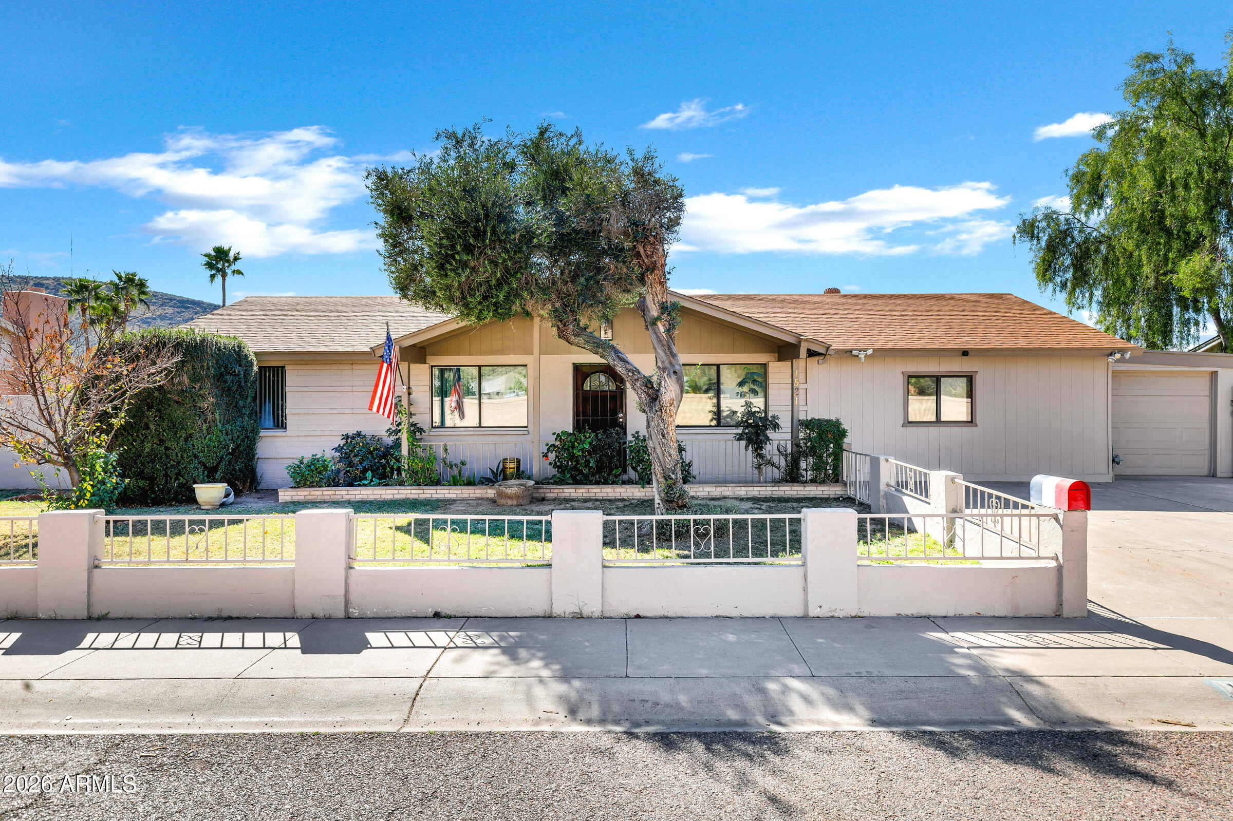 1521 West Thunderbird Road Phoenix, AZ 85023 - Photo 1 of 37 1521 W Thunderbird Rd-1