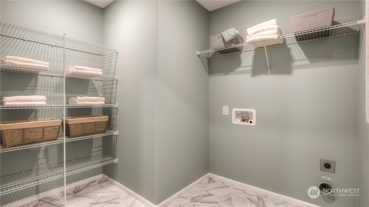 1323 Baker Hts Loop Bremerton, WA 98312 - Photo 18 of 18 a bathroom with a bathtub