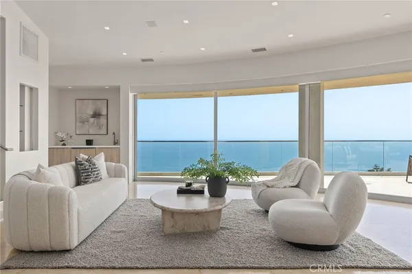 $8,300,000 | 900 Gainsborough Drive, Laguna Beach, CA 92651