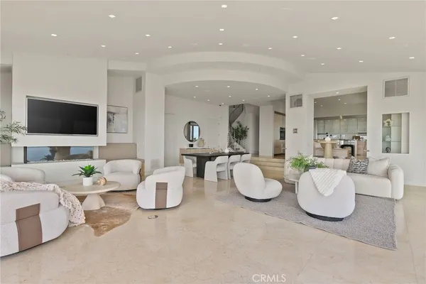 $8,300,000 | 900 Gainsborough Drive, Laguna Beach, CA 92651