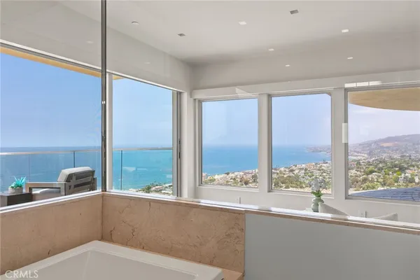 $8,300,000 | 900 Gainsborough Drive, Laguna Beach, CA 92651