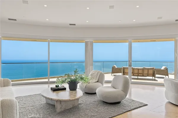 $8,300,000 | 900 Gainsborough Drive, Laguna Beach, CA 92651