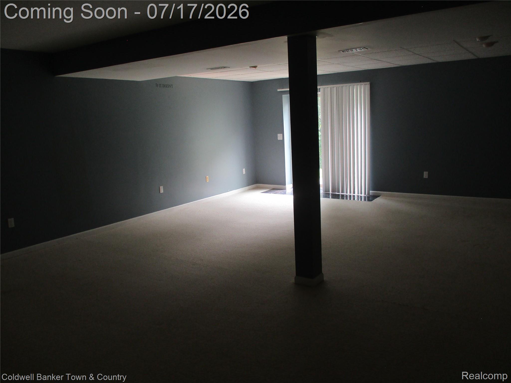 1996 Triangle Lake Road Howell, MI 48843 - Photo 26 of 32 Walk-out room featuring neutral carpeting, and glass sliding doors with vertical blinds