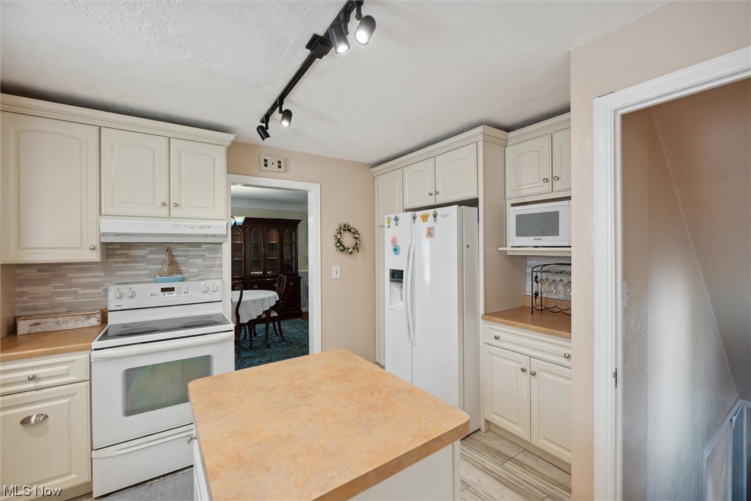 29017 Ridge Road Wickliffe, OH 44092 - Photo 11 of 35 Kitchen