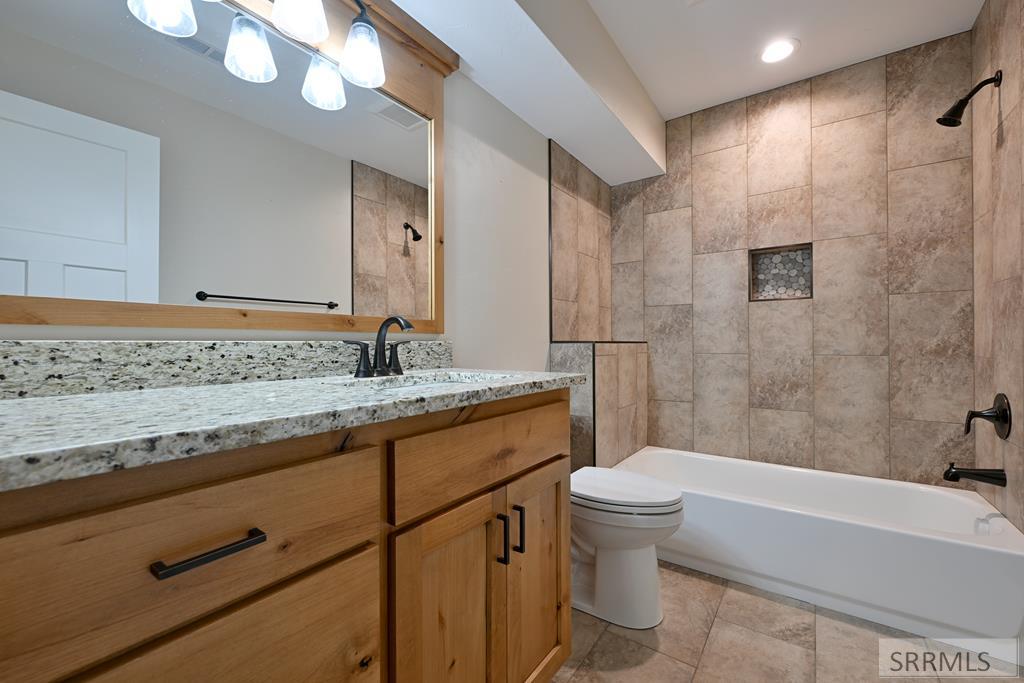 4922 Torcello Drive Ammon, ID 83401 - Photo 37 of 50 Bathroom 3