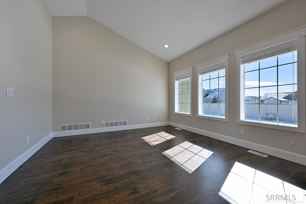 4922 Torcello Drive Ammon, ID 83401 - Photo 7 of 50 Living Room