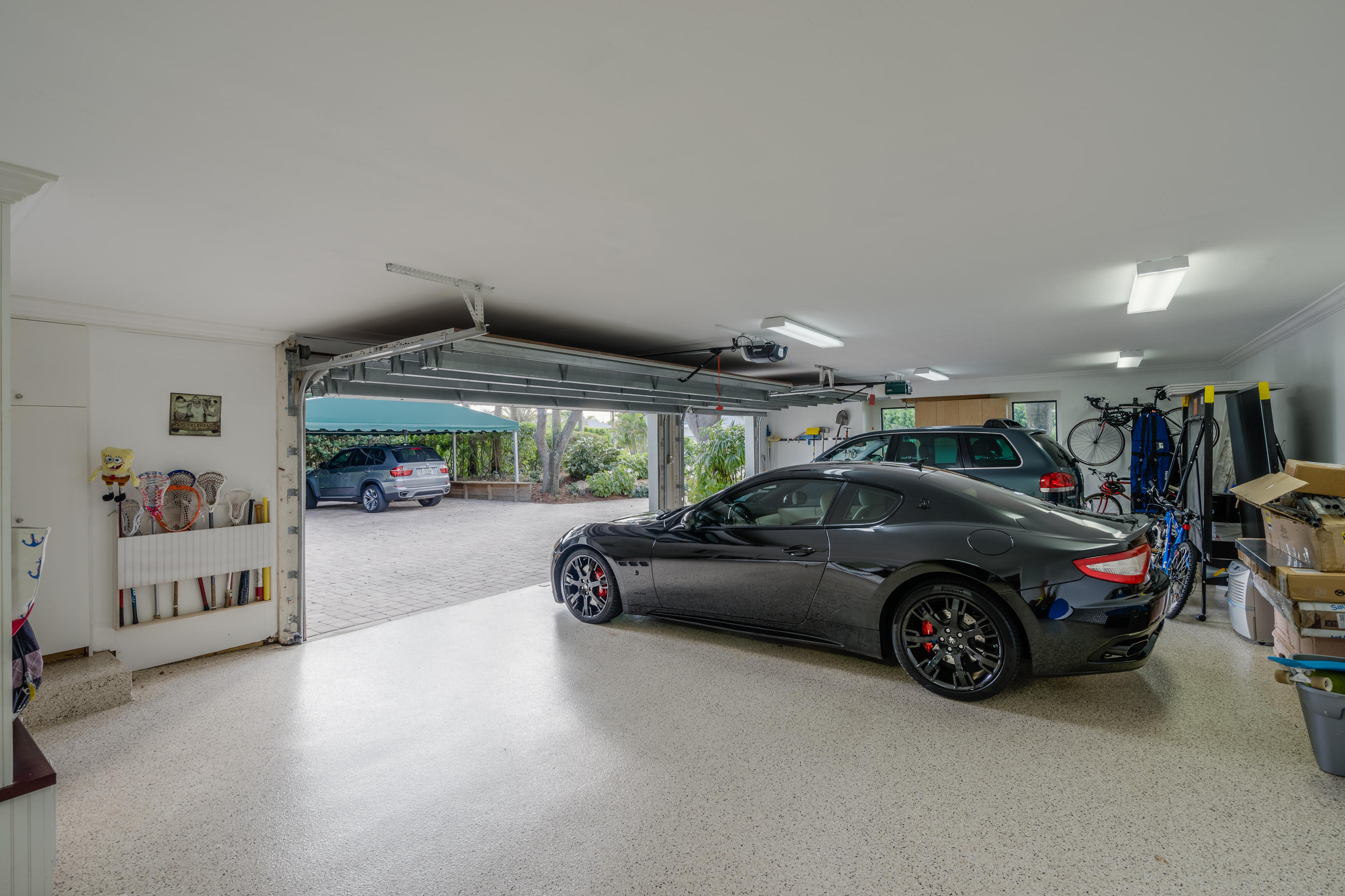 25 Saddleback Road Tequesta, FL 33469 - Photo 43 of 47 25 Saddleback Garage