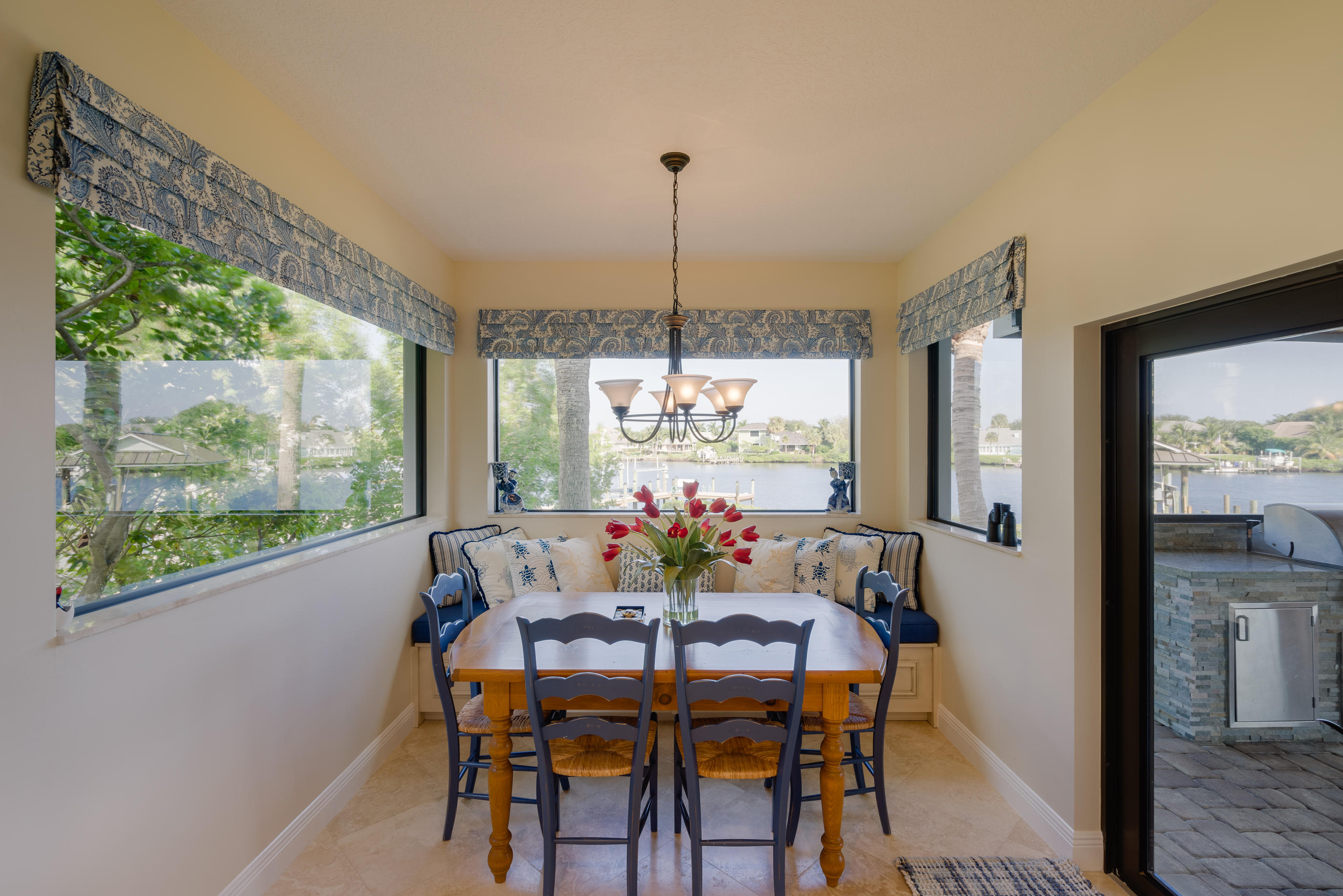 25 Saddleback Road Tequesta, FL 33469 - Photo 10 of 47 25 Saddleback Breakfast Nook