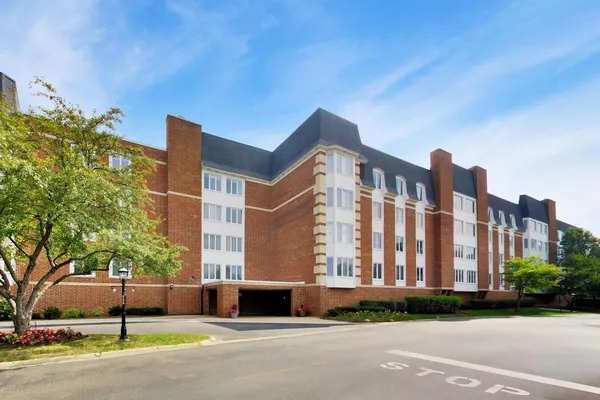 $285,000 | 50 Lake Boulevard, Unit 629, Buffalo Grove, IL 60089