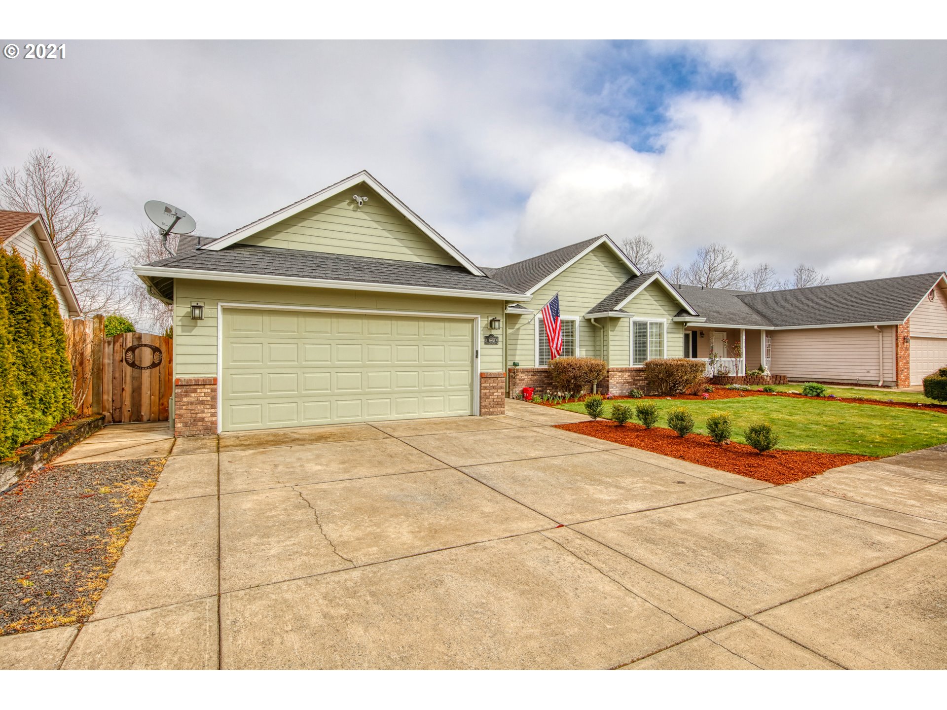 6037 Pine Ridge Place Eugene, OR 97402 - Photo 3 of 31