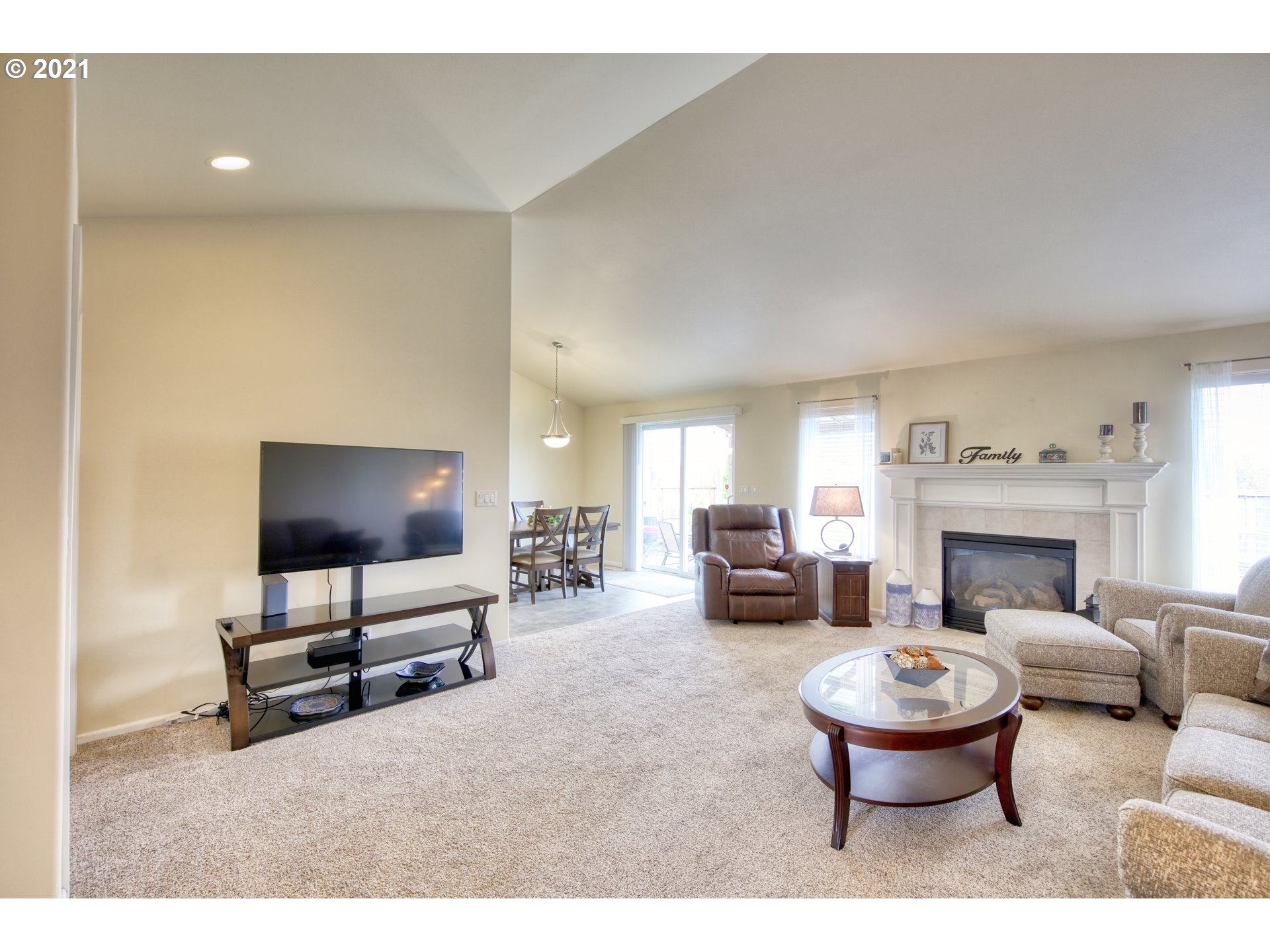 6037 Pine Ridge Place Eugene, OR 97402 - Photo 8 of 31