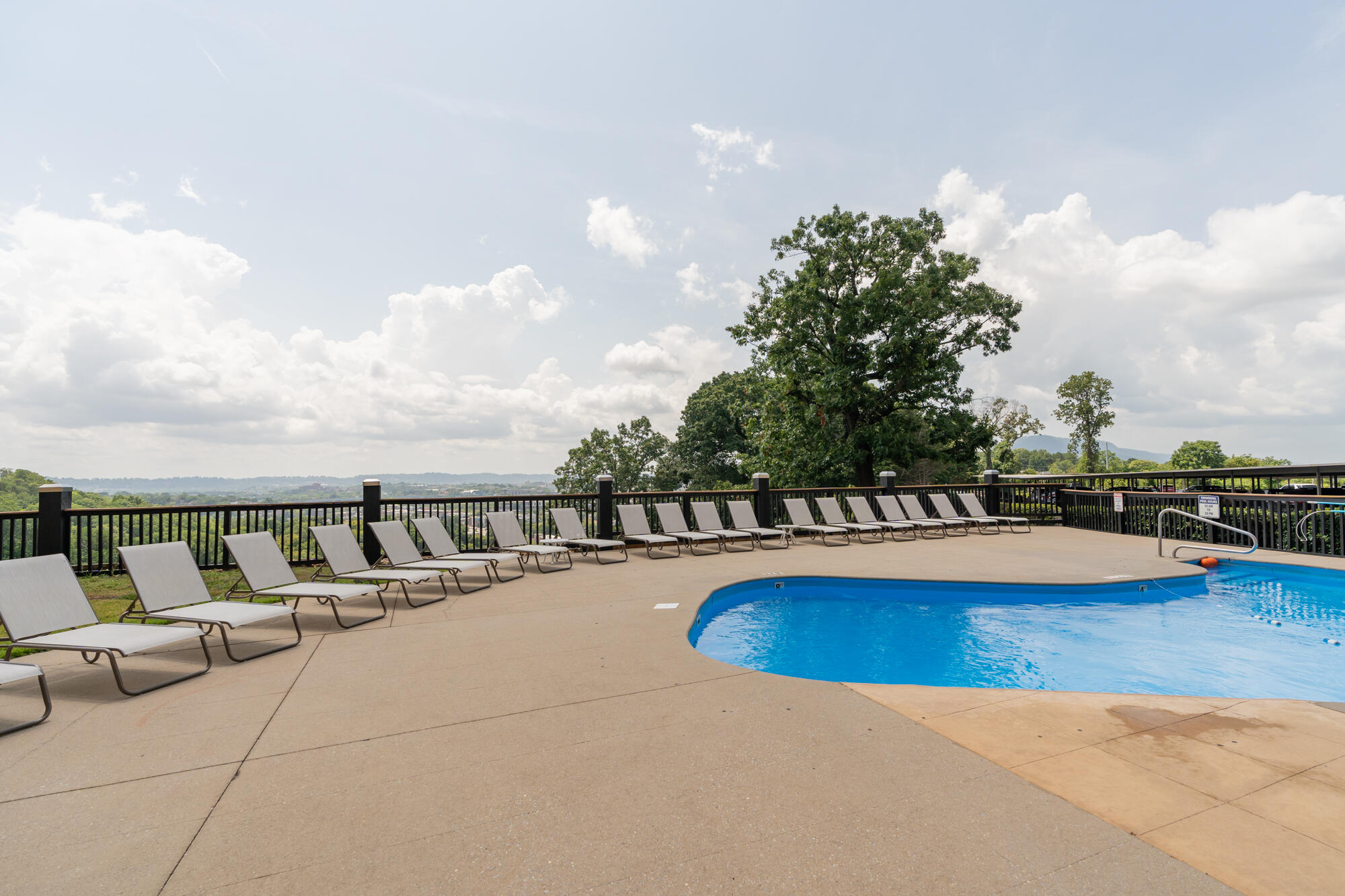 1131 Stringers Ridge Road, Unit 15C Chattanooga, TN 37405 - Photo 15 of 16 Pool