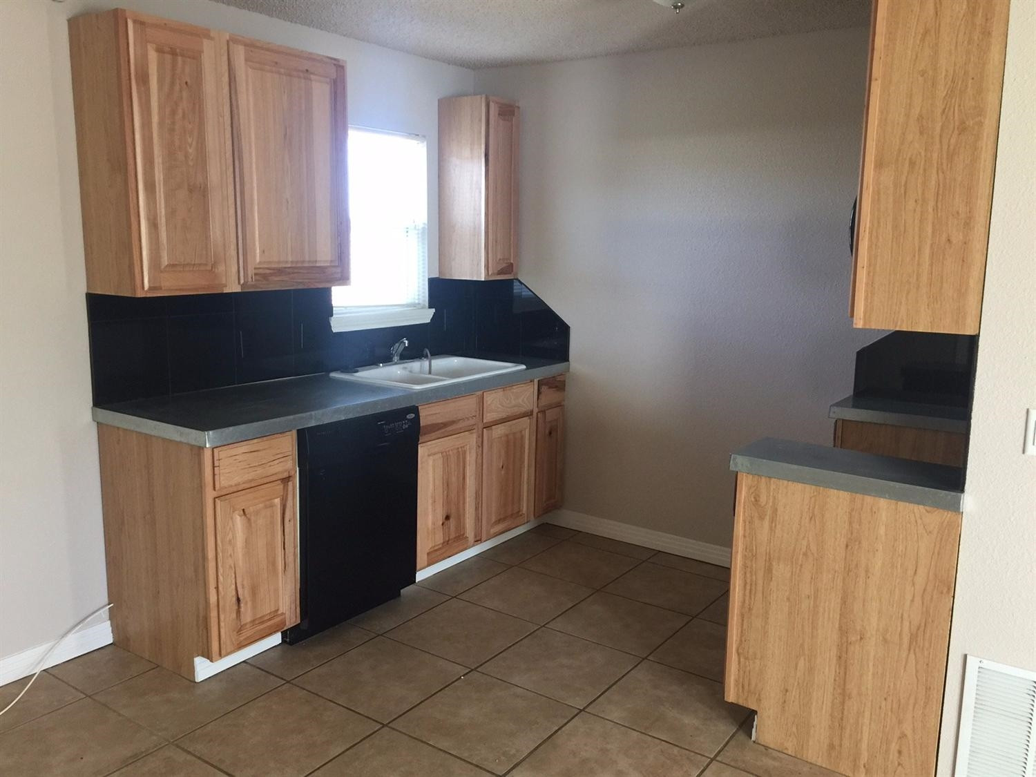 2014 49th Street Lubbock, TX 79412 - Photo 4 of 9 Photo 4