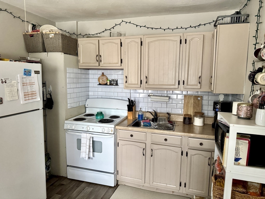 403 Orange Street Springfield, MA 01108 - Photo 12 of 15