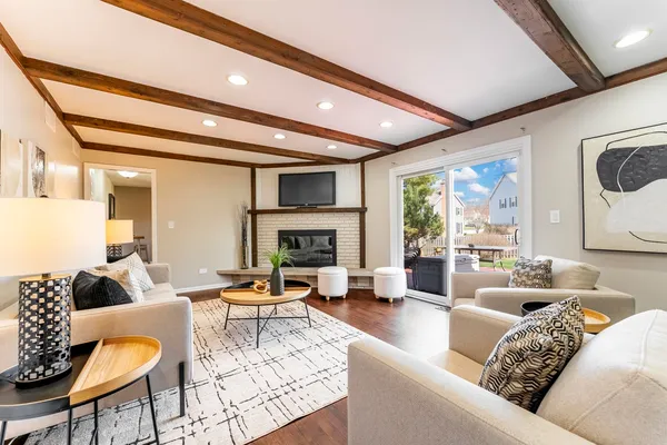 $610,000 | 121 North Glendale Avenue, Barrington, IL 60010