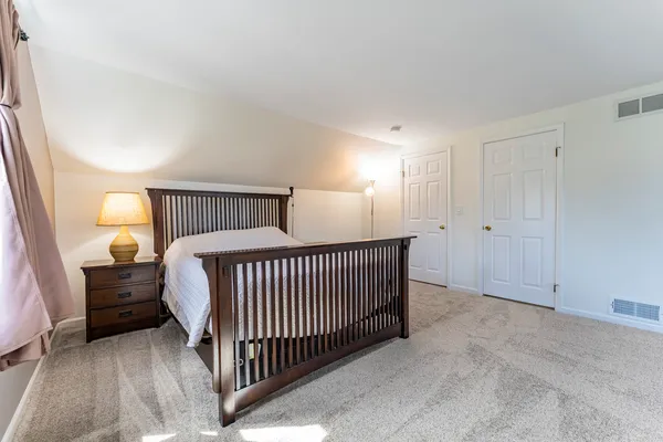 $610,000 | 121 North Glendale Avenue, Barrington, IL 60010