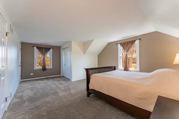 $610,000 | 121 North Glendale Avenue, Barrington, IL 60010