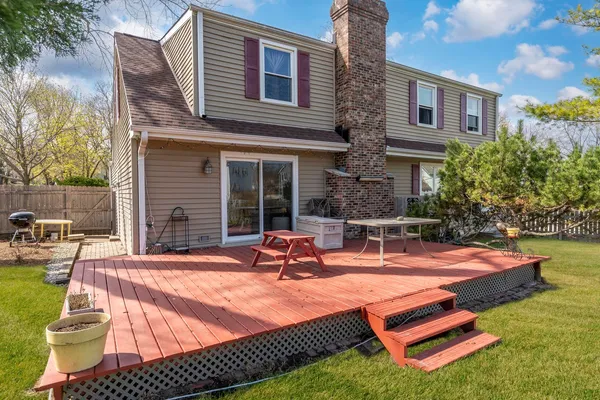 $610,000 | 121 North Glendale Avenue, Barrington, IL 60010