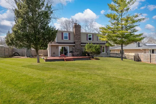 $610,000 | 121 North Glendale Avenue, Barrington, IL 60010