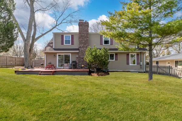 $610,000 | 121 North Glendale Avenue, Barrington, IL 60010