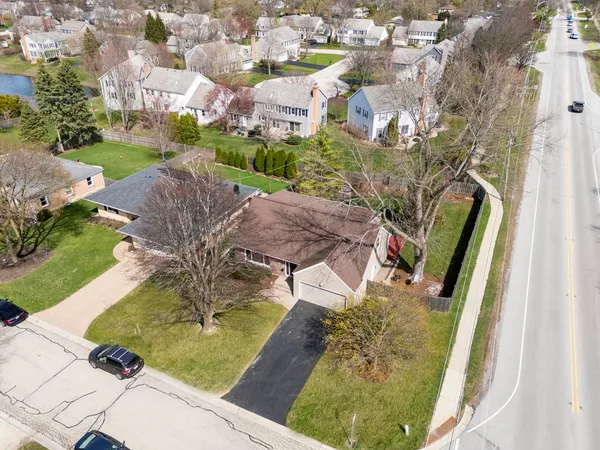$610,000 | 121 North Glendale Avenue, Barrington, IL 60010