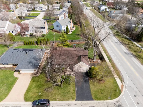 $610,000 | 121 North Glendale Avenue, Barrington, IL 60010