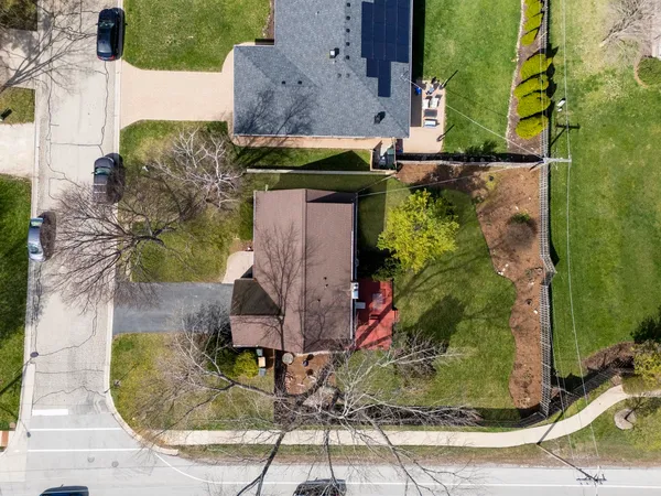 $610,000 | 121 North Glendale Avenue, Barrington, IL 60010