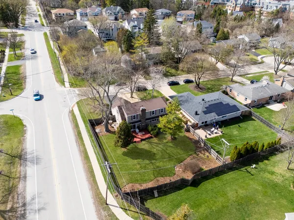 $610,000 | 121 North Glendale Avenue, Barrington, IL 60010