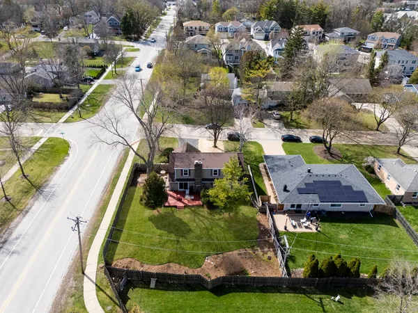 $610,000 | 121 North Glendale Avenue, Barrington, IL 60010