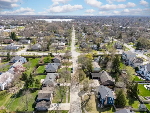 $610,000 | 121 North Glendale Avenue, Barrington, IL 60010