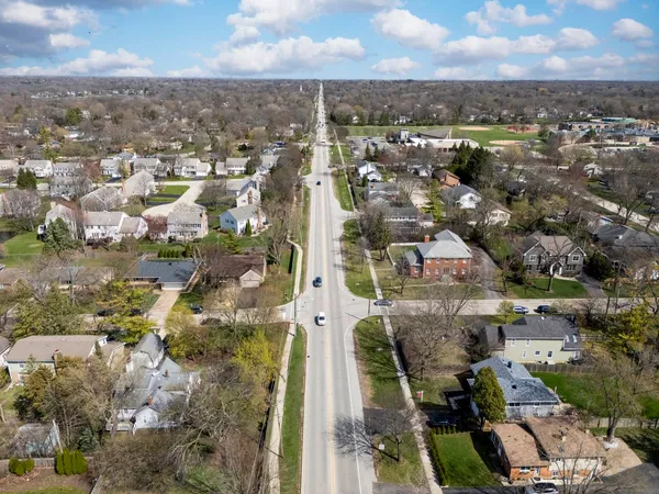$610,000 | 121 North Glendale Avenue, Barrington, IL 60010