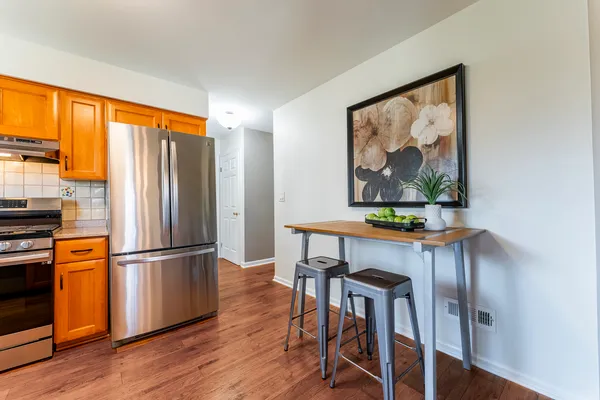 $610,000 | 121 North Glendale Avenue, Barrington, IL 60010