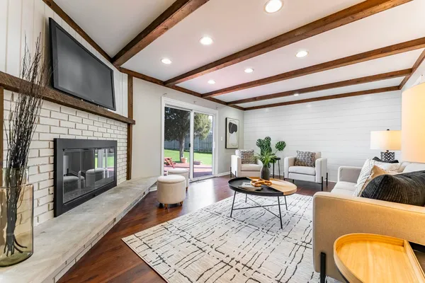 $610,000 | 121 North Glendale Avenue, Barrington, IL 60010