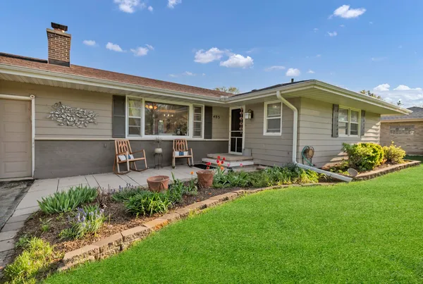 $340,000 | 405 Thomas Drive, Sycamore, IL 60178
