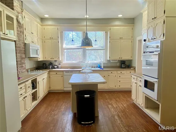 $190,000 | 502 East Commercial Street, Charleston, MO 63834