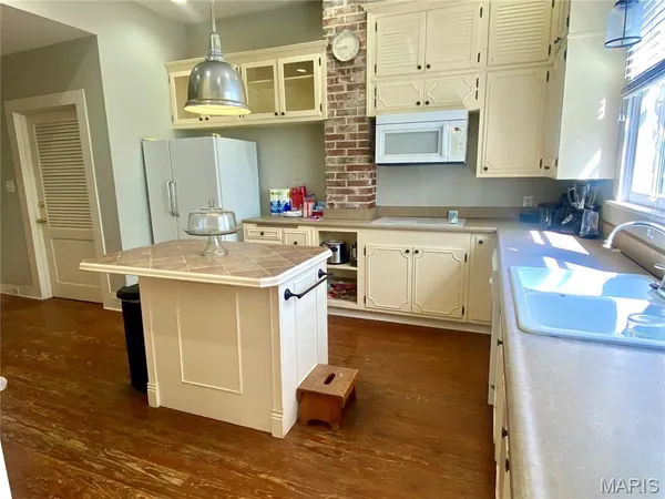 $190,000 | 502 East Commercial Street, Charleston, MO 63834