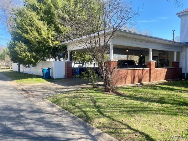 $190,000 | 502 East Commercial Street, Charleston, MO 63834