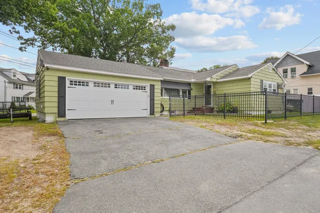 a view of house with a outdoor space