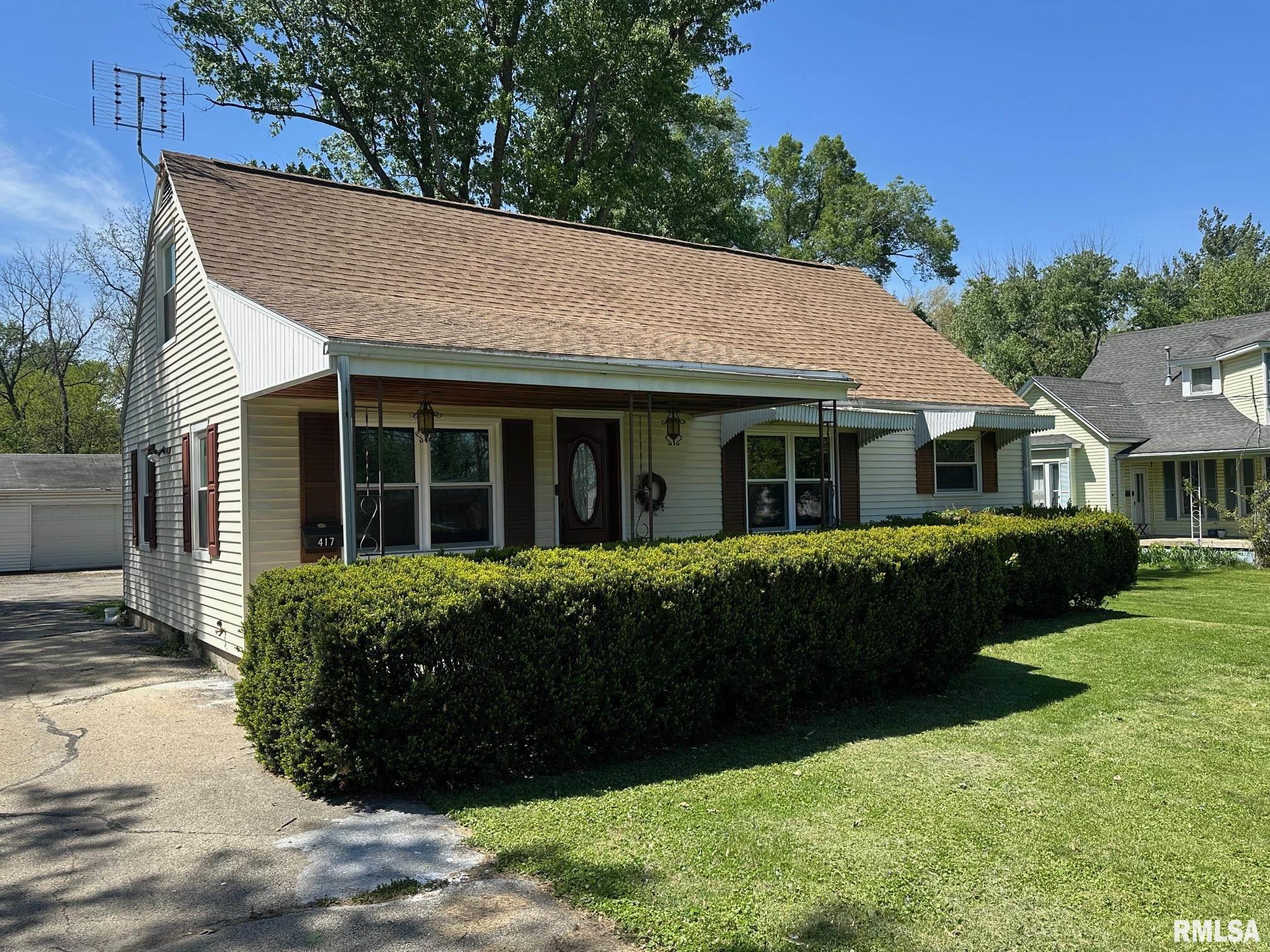 417 Caldwell Street Jacksonville, IL 62650 - Photo 1 of 22