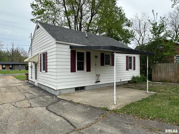 $195,000 | 417 Caldwell Street, Jacksonville, IL 62650