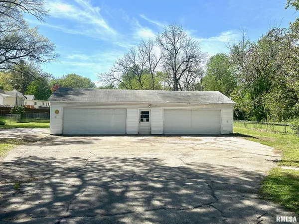 $195,000 | 417 Caldwell Street, Jacksonville, IL 62650
