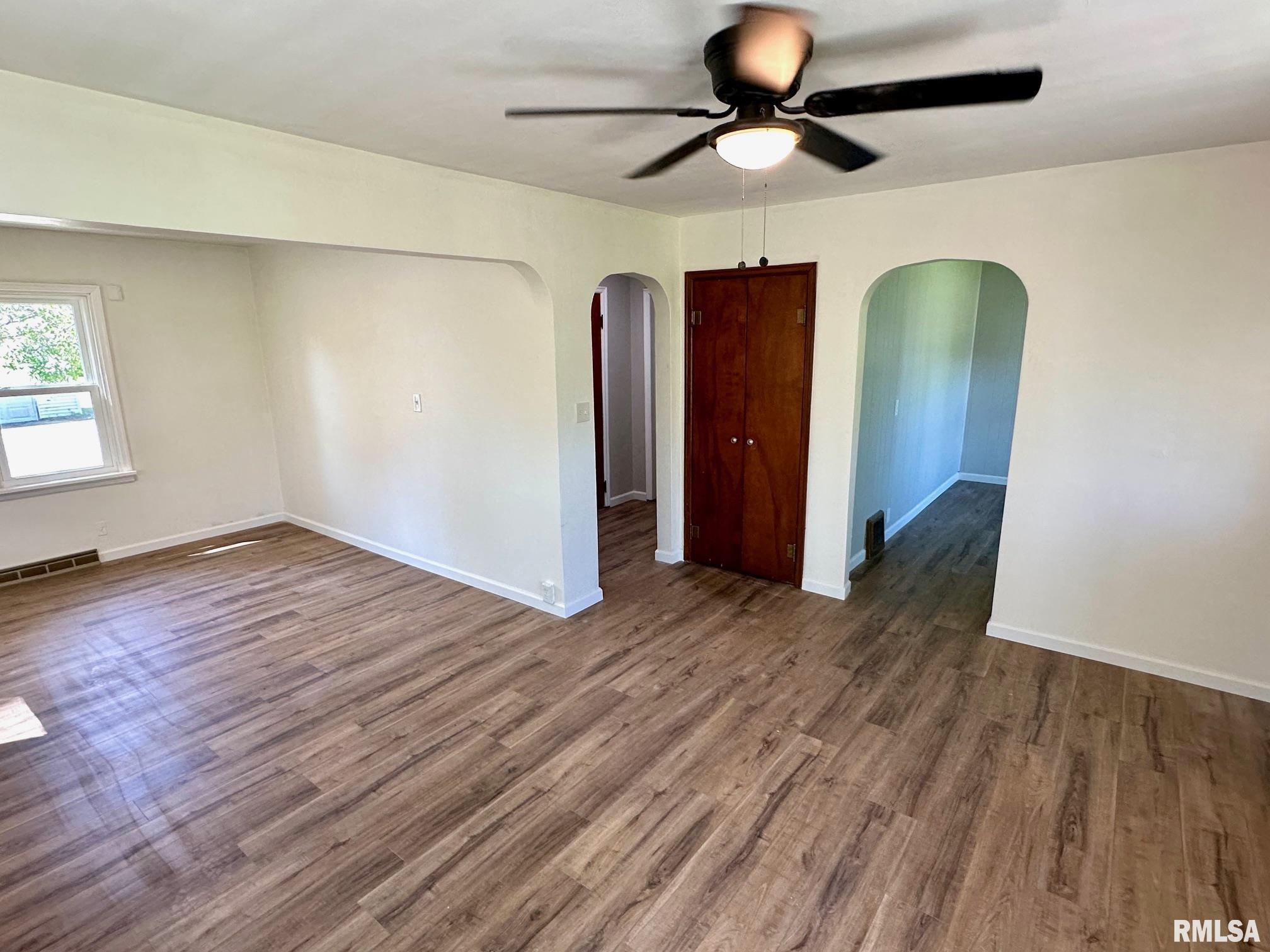 417 Caldwell Street Jacksonville, IL 62650 - Photo 6 of 22