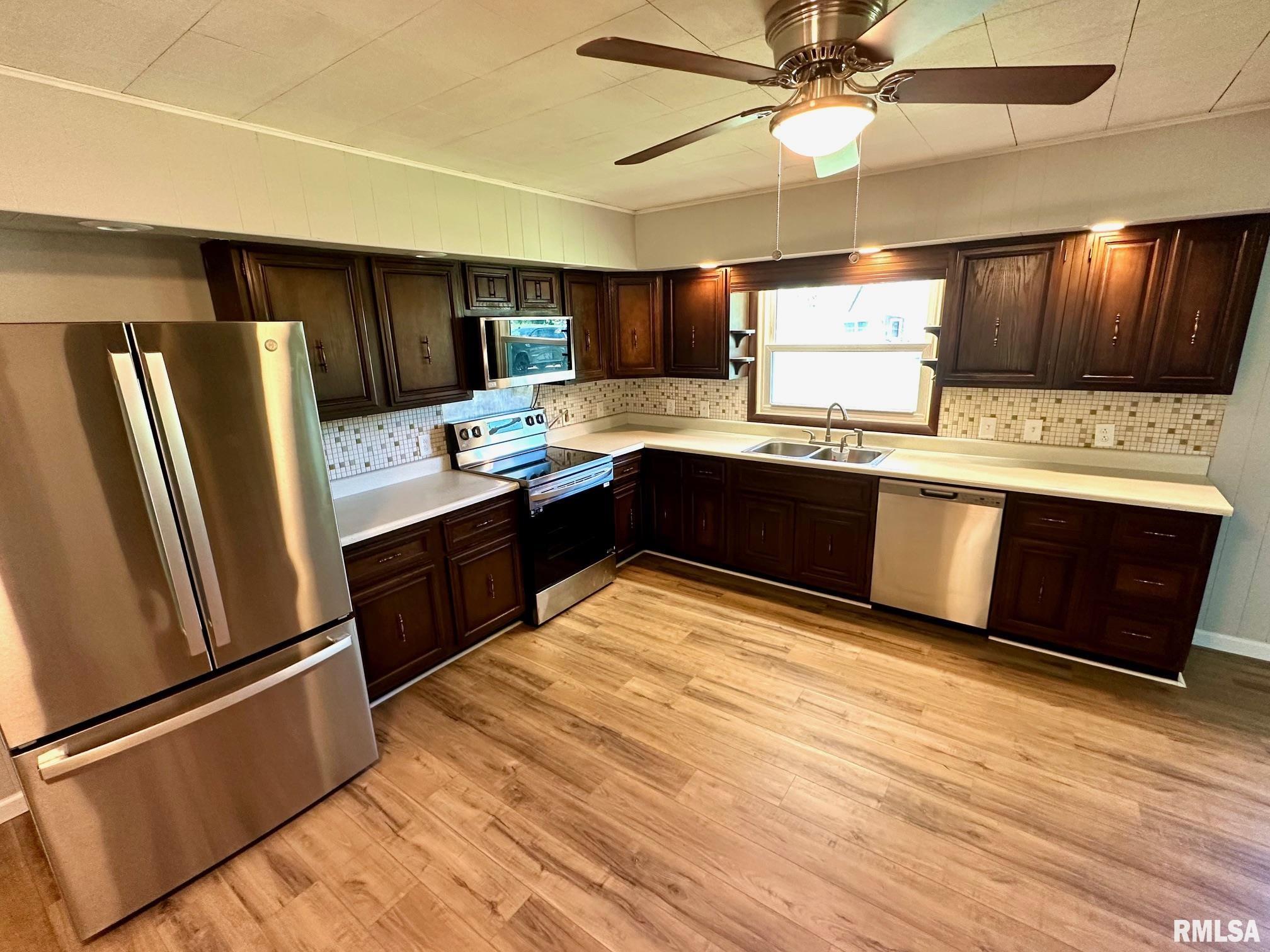 417 Caldwell Street Jacksonville, IL 62650 - Photo 9 of 22