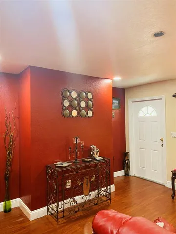 a view of a livingroom with furniture
