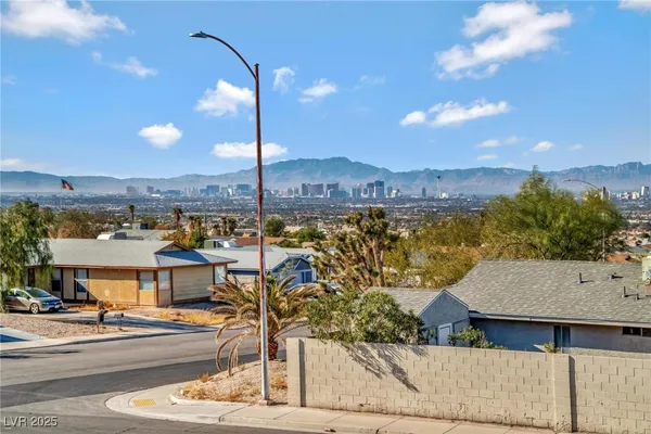 $690,000 | 2257 Exeter Drive, Las Vegas, NV 89156