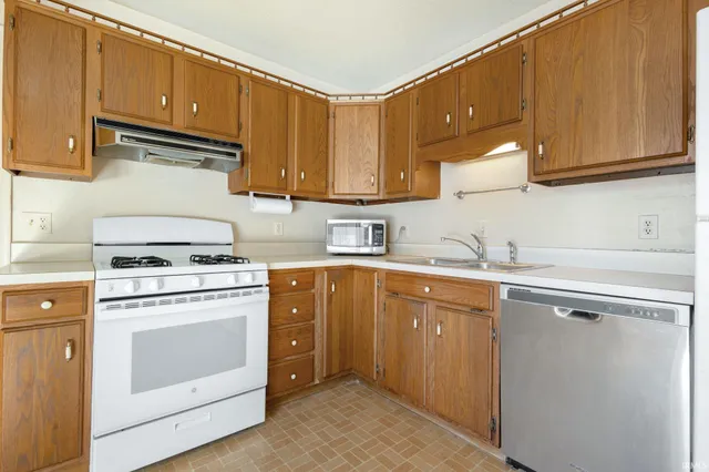 $240,000 | 1503 Blanchard Drive, Mishawaka, IN 46544