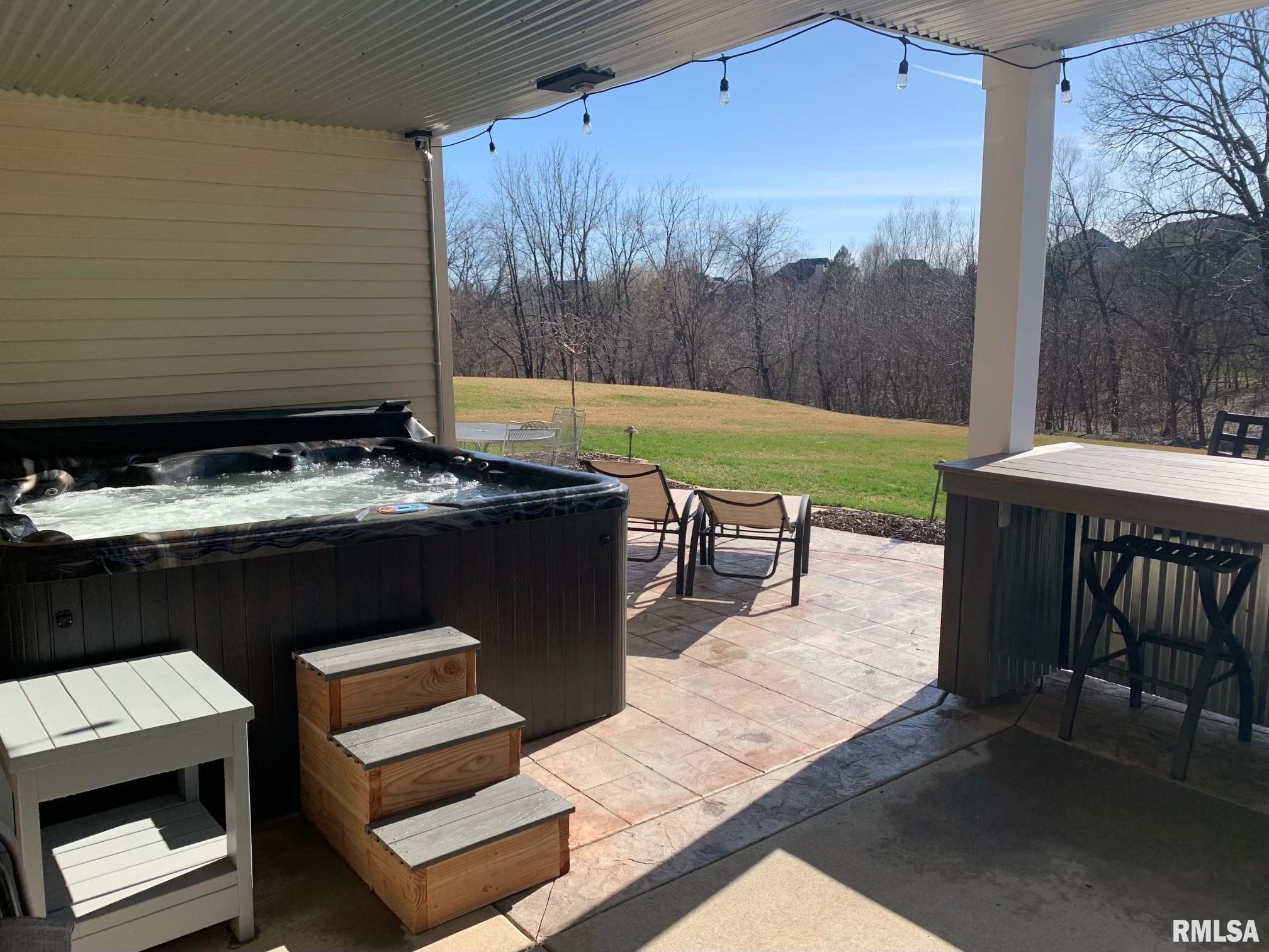6016 Cardinal Road Bettendorf, IA 52722 - Photo 11 of 50 Gallery Image 11