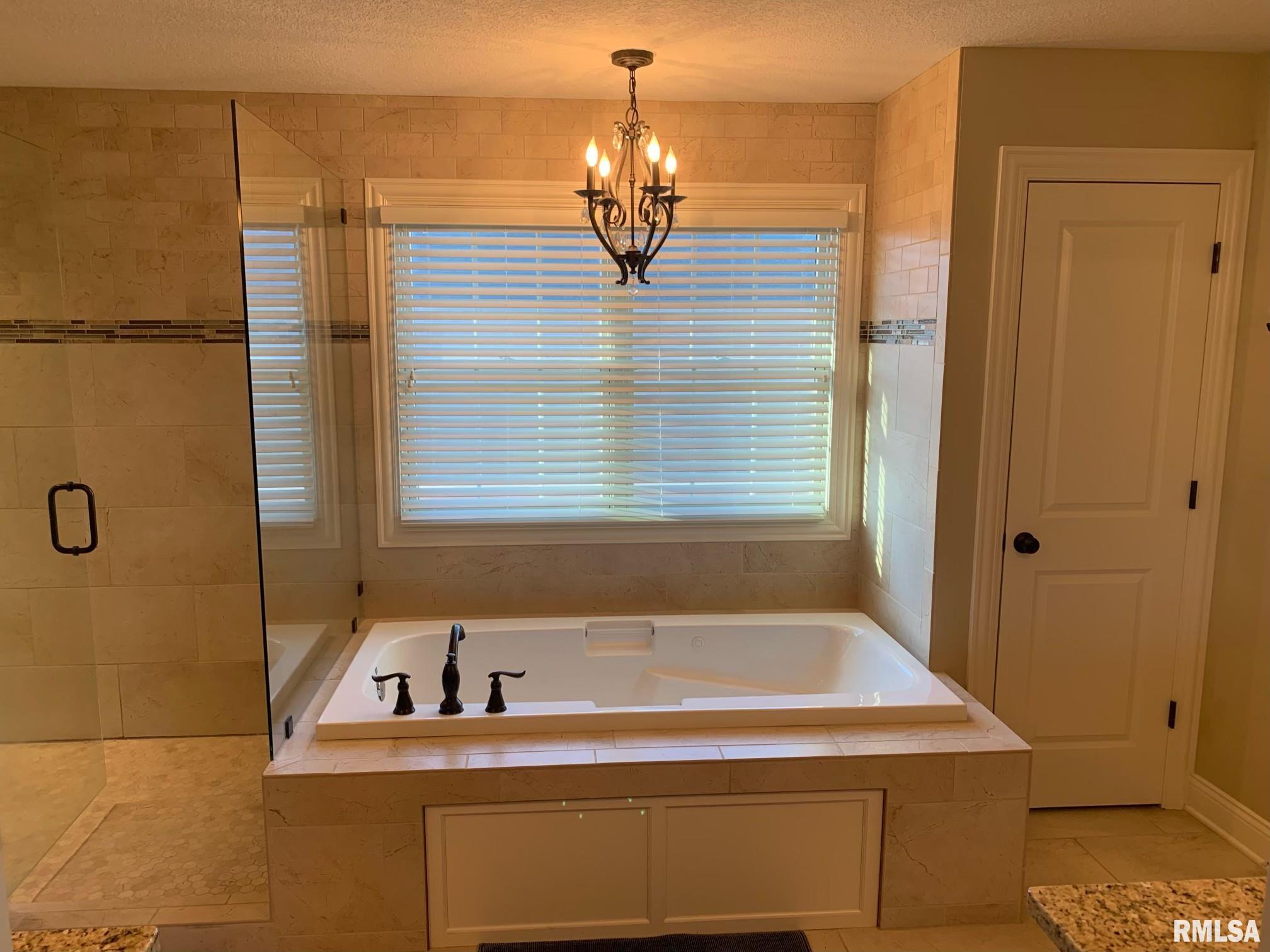 6016 Cardinal Road Bettendorf, IA 52722 - Photo 26 of 50 Gallery Image 26