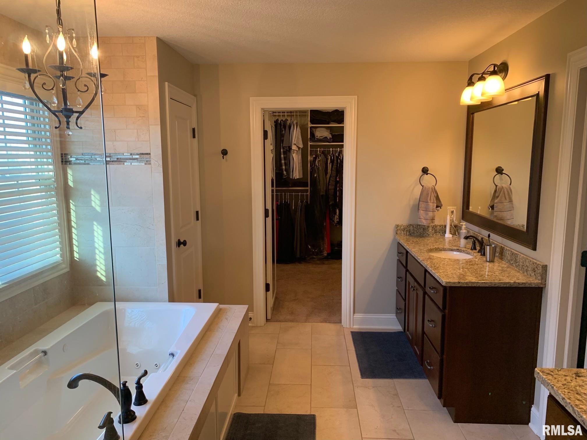 6016 Cardinal Road Bettendorf, IA 52722 - Photo 27 of 50 Gallery Image 27
