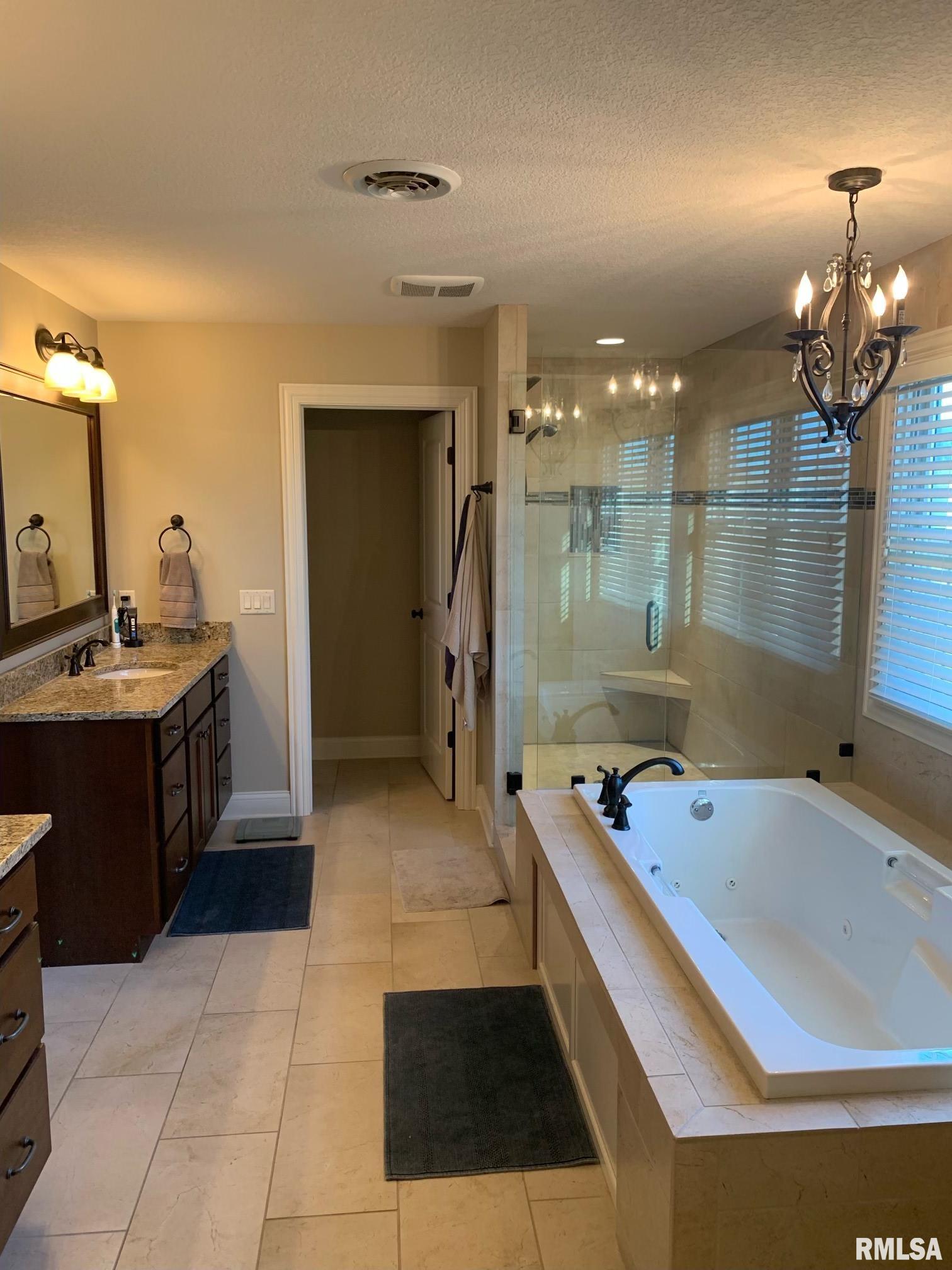 6016 Cardinal Road Bettendorf, IA 52722 - Photo 28 of 50 Gallery Image 28
